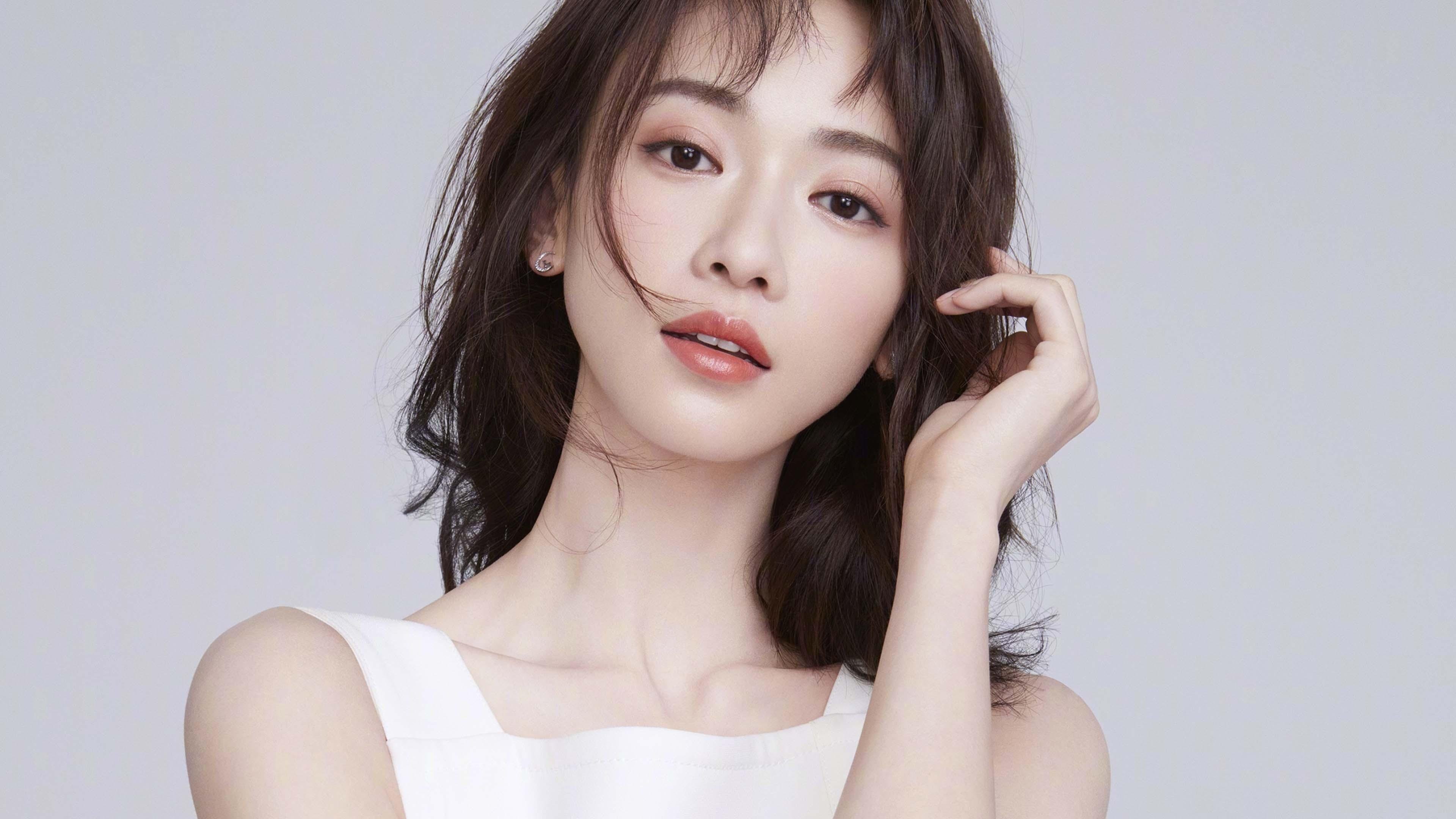 开云官网-青岛男篮球员训练成果显著,青岛男篮领队及队员